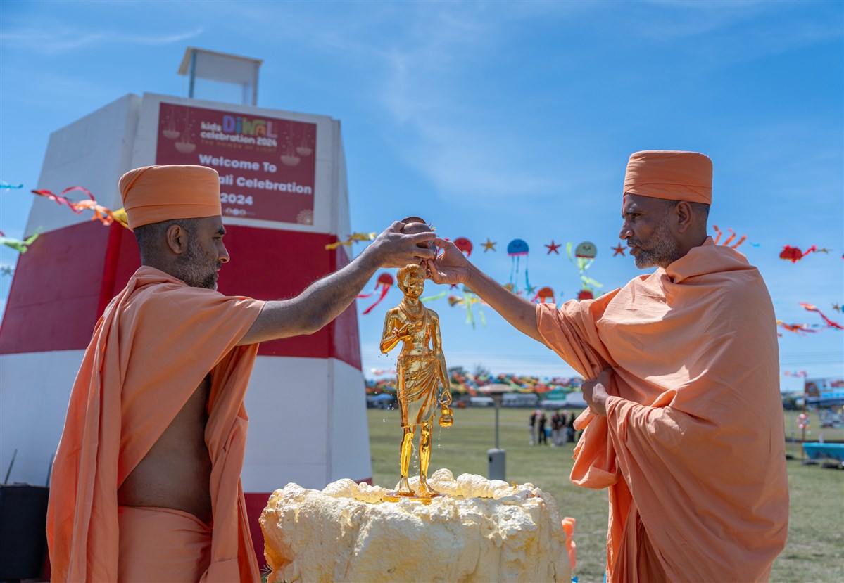 Santo Abhishek ceremony